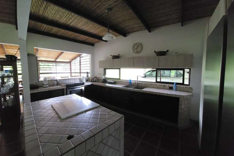 VENTA / Casa de 4 habitaciones con piscina privada en Guápiles
