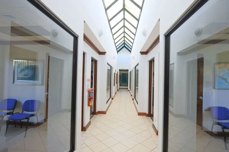 En Venta: Edificio de 12 Oficinas en Prime en Los Años Escazú - Imagen 2