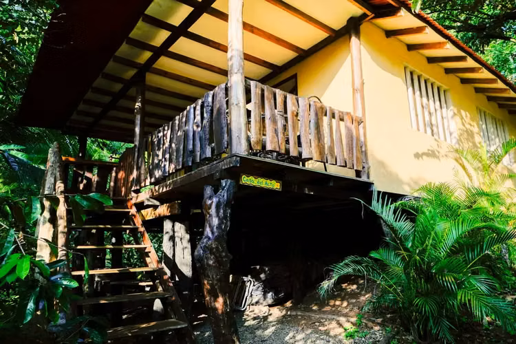Propiedad con 2 hermosas casas tipo estudio en Playa Hermosa - Imagen 5