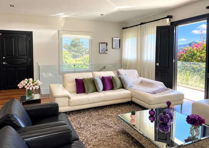 VENTA / Espectacular Residencia Multifuncional con Vistas Panorámicas en San Antonio, Escazú