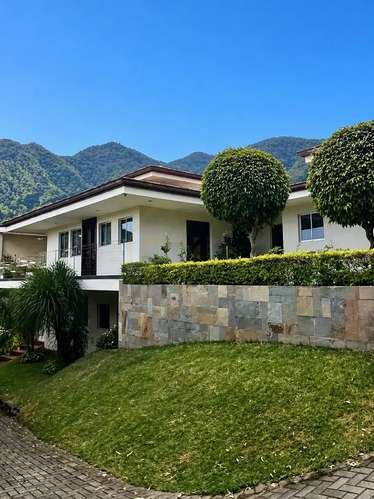 VENTA / Espectacular Residencia Multifuncional con Vistas Panorámicas en San Antonio, Escazú