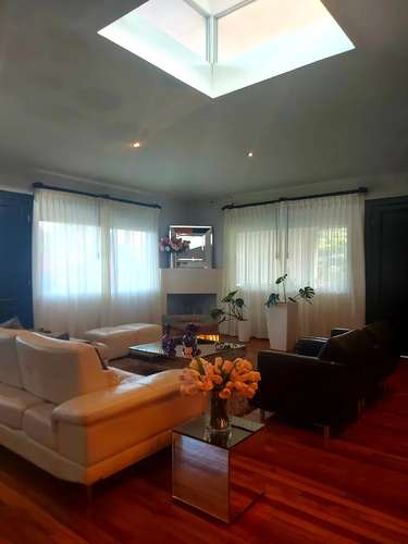 VENTA / Espectacular Residencia Multifuncional con Vistas Panorámicas en San Antonio, Escazú