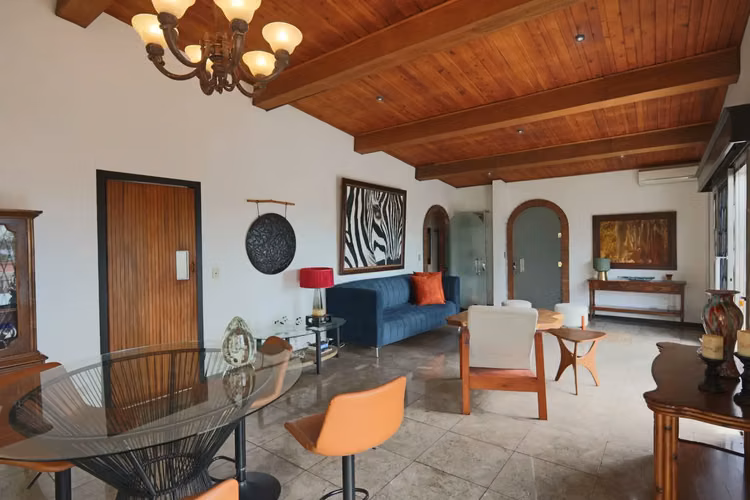 Alquiler versátil de 10 habitaciones para uso comercial/residencial en una ubicación privilegiada del área metropolitana de San José. - Imagen 6
