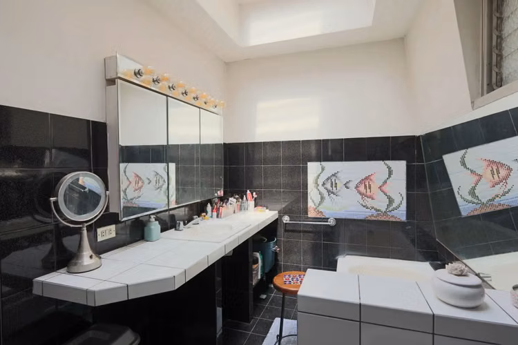 Alquiler versátil de 10 habitaciones para uso comercial/residencial en una ubicación privilegiada del área metropolitana de San José. - Imagen 17