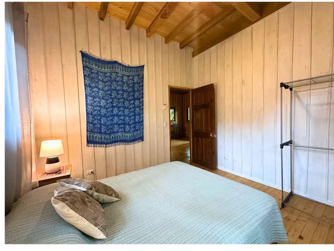 Encantadora casa de 2 dormitorios con estudio de invitados – a pasos de la playa en Mal País - Imagen 15