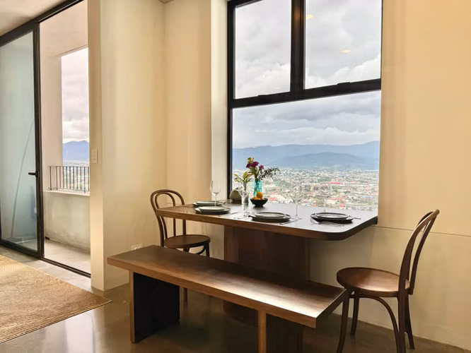 Moderno apartamento de 2 dormitorios con vistas panorámicas a la ciudad y a la montaña en San José - Imagen 8