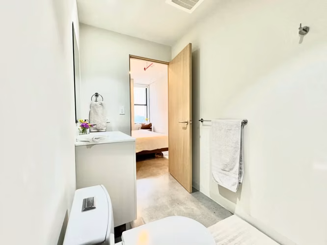 Moderno apartamento de 2 dormitorios con vistas panorámicas a la ciudad y a la montaña en San José - Imagen 20