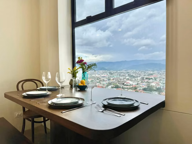 Moderno apartamento de 2 dormitorios con vistas panorámicas a la ciudad y a la montaña en San José - Imagen 6