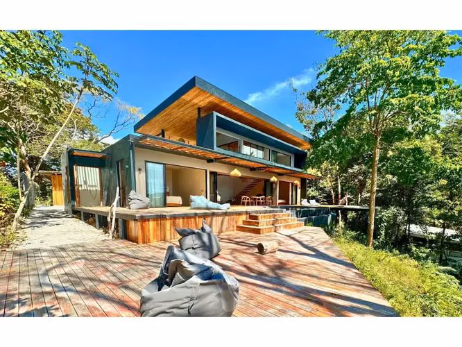 Villa de Lujo con Vista al Mar y Estudio de Huéspedes Estilo Bali en Santa Teresa, Costa Rica $1.98 Millones