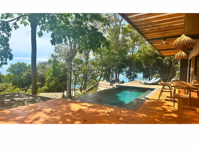 Villa de Lujo con Vista al Mar y Estudio de Huéspedes Estilo Bali en Santa Teresa, Costa Rica $1.98 Millones