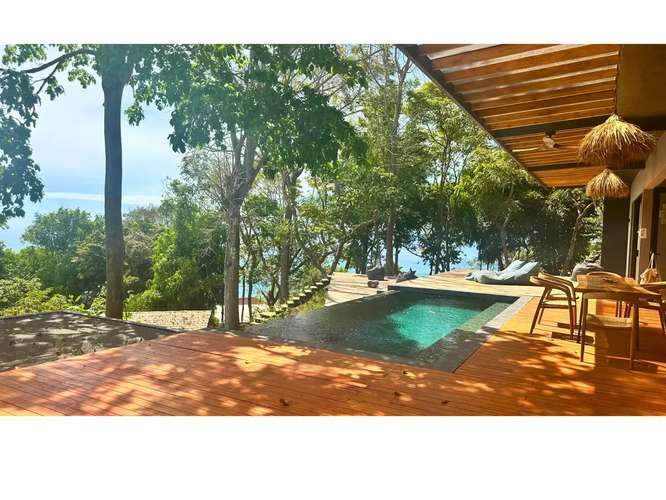 Villa de lujo con vista al mar y estudio de huéspedes estilo Bali en Santa Teresa, Costa Rica - $1.98 millones