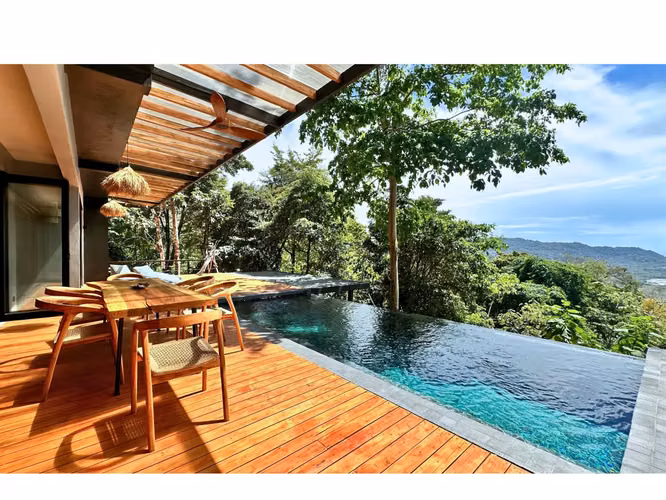 Villa de Lujo con Vista al Mar y Estudio de Huéspedes Estilo Bali en Santa Teresa, Costa Rica $1.98 Millones