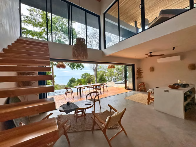 Villa de Lujo con Vista al Mar y Estudio de Huéspedes Estilo Bali en Santa Teresa, Costa Rica $1.98 Millones