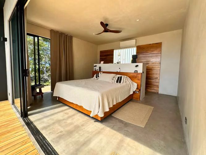 Villa de Lujo con Vista al Mar y Estudio de Huéspedes Estilo Bali en Santa Teresa, Costa Rica $1.98 Millones