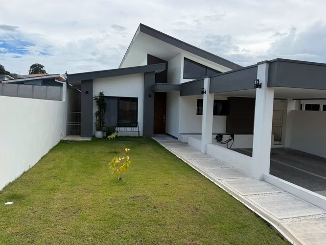 Hermosa casa a la venta, en Tacares de Grecia