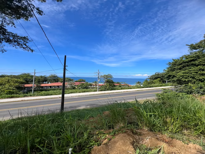 Terreno con Vista al Mar en Playa Hermosa, Jacó - ¡Ubicación Privilegiada!