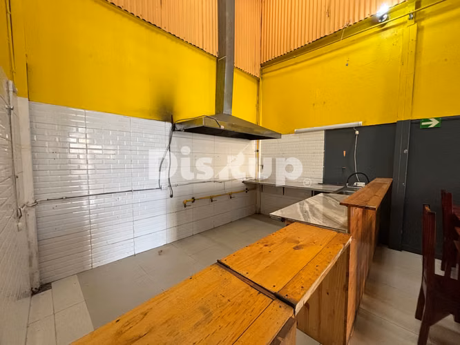 Alquiler de local comercial para restaurante en Tibás. ¡Listo para operar!