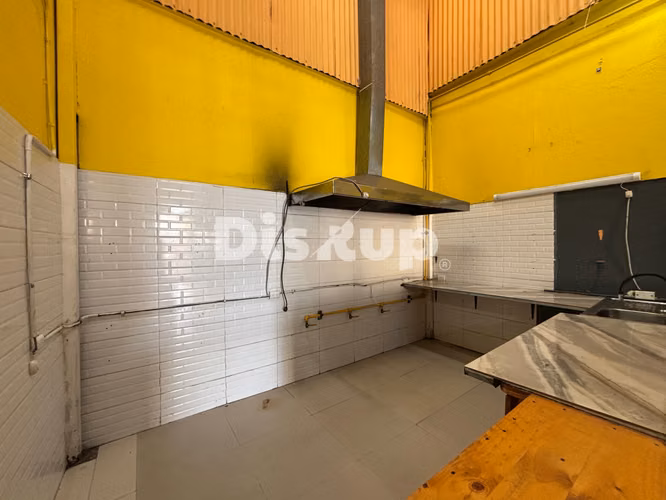 Alquiler de local comercial para restaurante en Tibás. ¡Listo para operar!