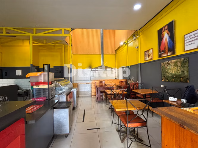 Alquiler de local comercial para restaurante en Tibás. ¡Listo para operar!