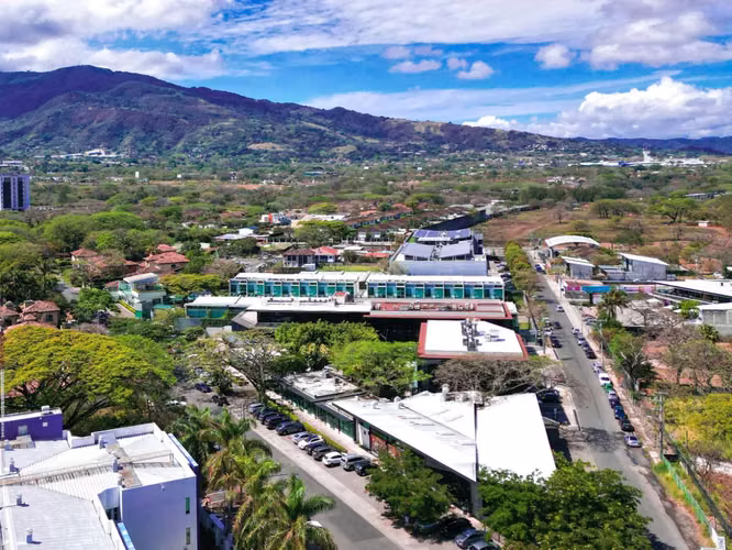 SE ALQUILA OFICINA AMUEBLADA EN PLAZA FUTURA - Imagen 13