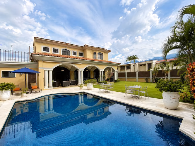 VENTA DE EXCLUSIVA RESIDENCIA EN TREJOS MONTEALEGRE - Imagen 10