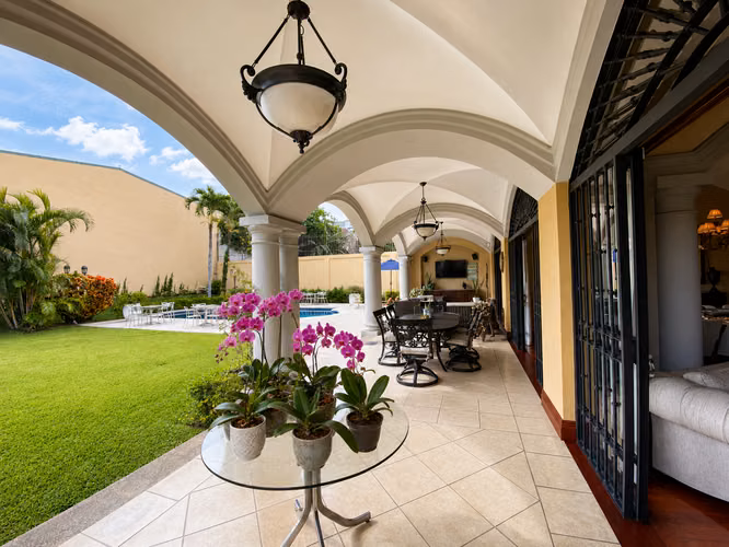 VENTA DE EXCLUSIVA RESIDENCIA EN TREJOS MONTEALEGRE - Imagen 9