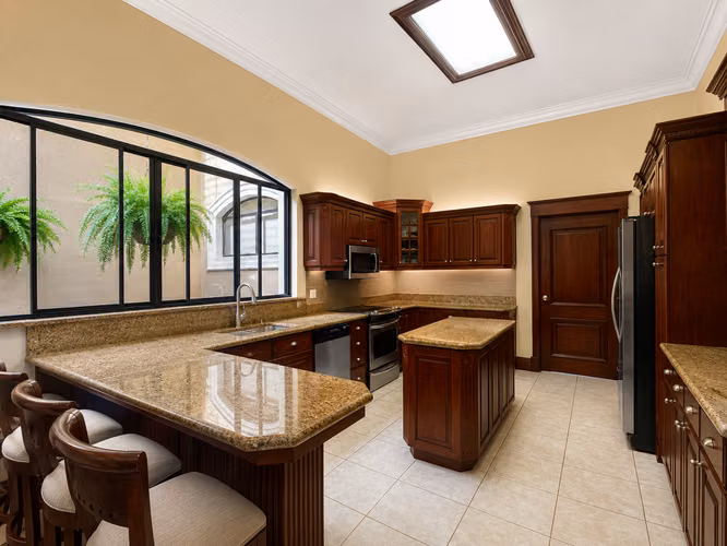VENTA DE EXCLUSIVA RESIDENCIA EN TREJOS MONTEALEGRE - Imagen 16