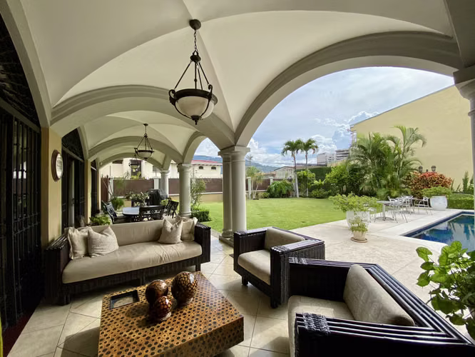 VENTA DE EXCLUSIVA RESIDENCIA EN TREJOS MONTEALEGRE - Imagen 8