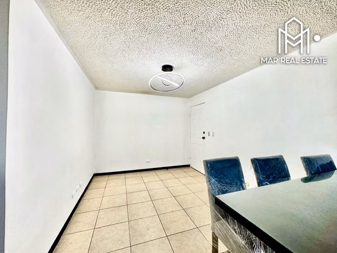 Apartamento en Alquiler con Amplia Terraza y Amenidades. - Imagen 3