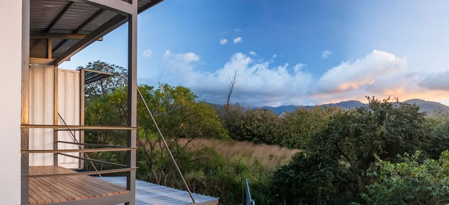 Lindora Santa Ana! Condo estilo Loft de 2 habit. con vista / jardín / línea blanca