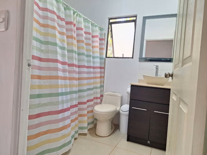 Amplia propiedad de 2.500 m² con casa de 3 dormitorios en Tárcoles, Garabito RZ - Imagen 6