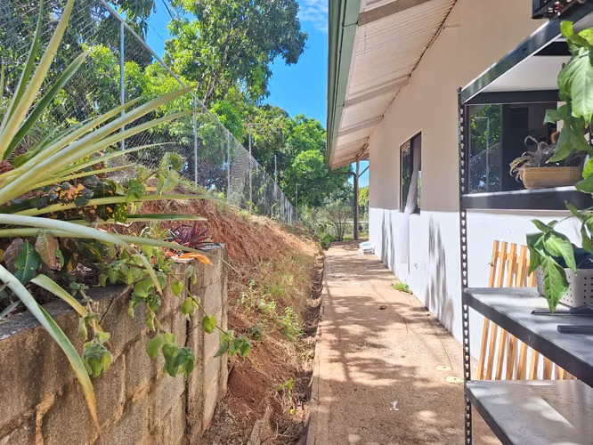 Amplia propiedad de 2.500 m² con casa de 3 dormitorios en Tárcoles, Garabito RZ - Imagen 18