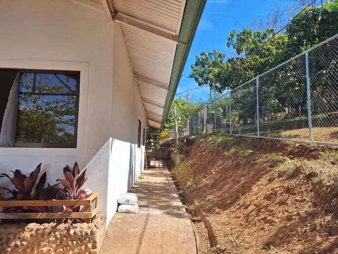 Amplia propiedad de 2.500 m² con casa de 3 dormitorios en Tárcoles, Garabito RZ - Imagen 14