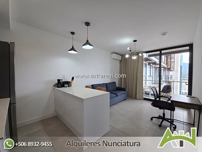 Apartamento amueblado en Sky Garden con AC - Imagen 2