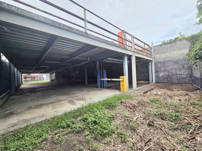 Lindora, Santa Ana | Terreno comercial con Parqueo construido