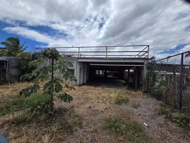 Lindora, Santa Ana | Terreno comercial con Parqueo construido