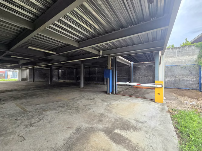 Lindora, Santa Ana | Terreno comercial con Parqueo construido