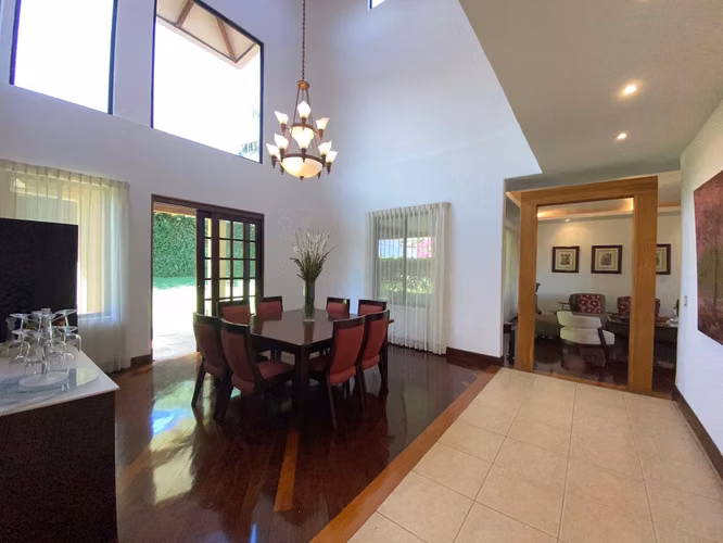 ALQUILER DE CASA AMUEBLADA EN CONDOMINIO HACIENDA REAL