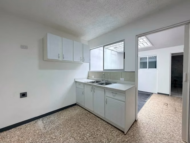 Alquiler de casa de dos plantas en Sabana Norte RH - Imagen 5