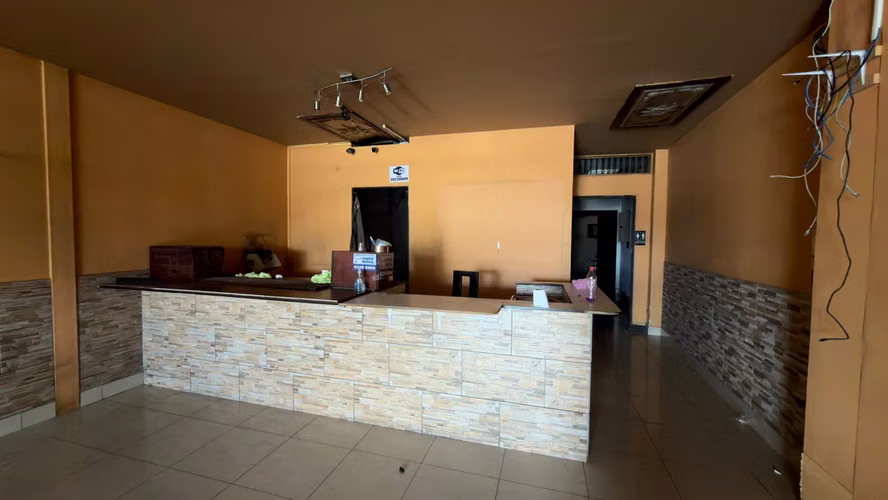 Local comercial en alquiler en Tibas - centro 2 niveles