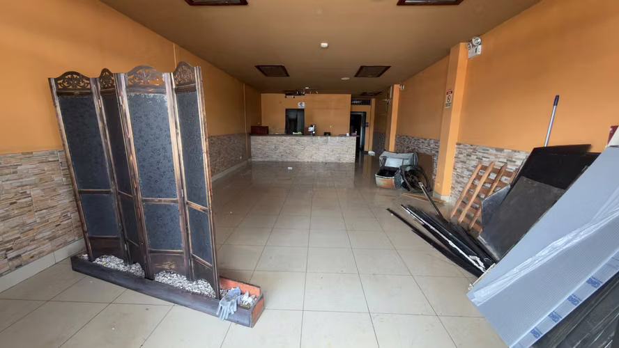 Local comercial en alquiler en Tibas - centro 2 niveles