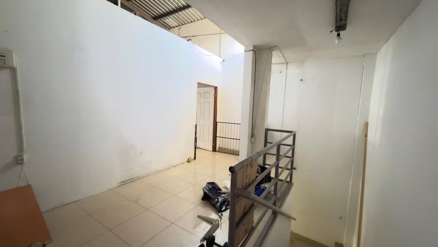 Local comercial en alquiler en Tibas - centro 2 niveles