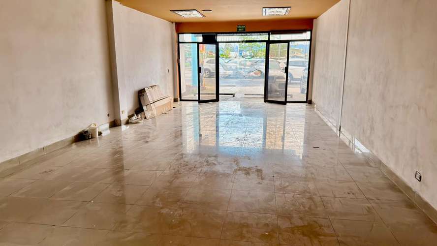 Local comercial en alquiler en Tibas - centro 2 niveles- Sobre calle principal - Imagen 4