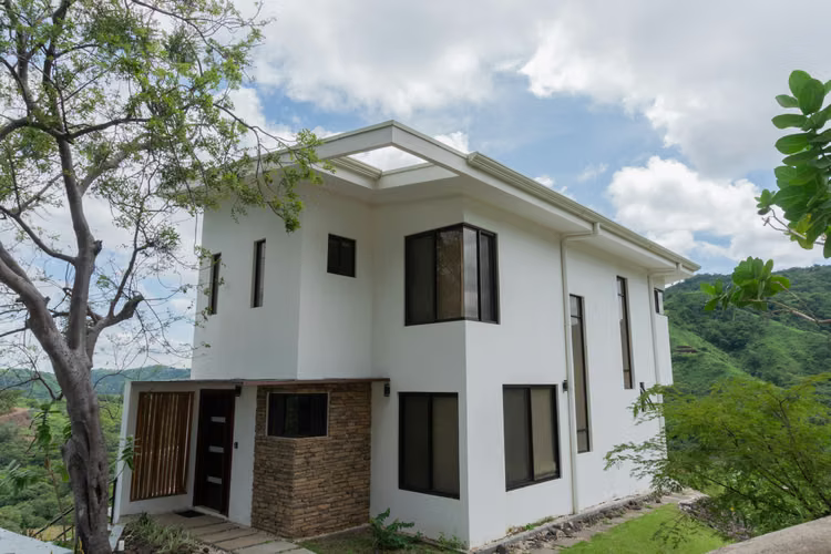 Casa Moderna con Vistas a la Montaña y al Mar- Coco Bay Estates
