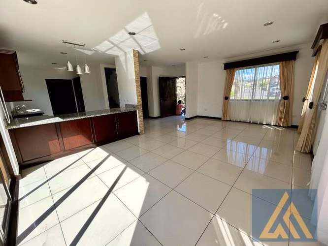  AMPLIA CASA EN VENTA EN HERMOSO CONDOMINIO| SAN JOAQUÍN DE FLORES, HEREDIA. - Imagen 2