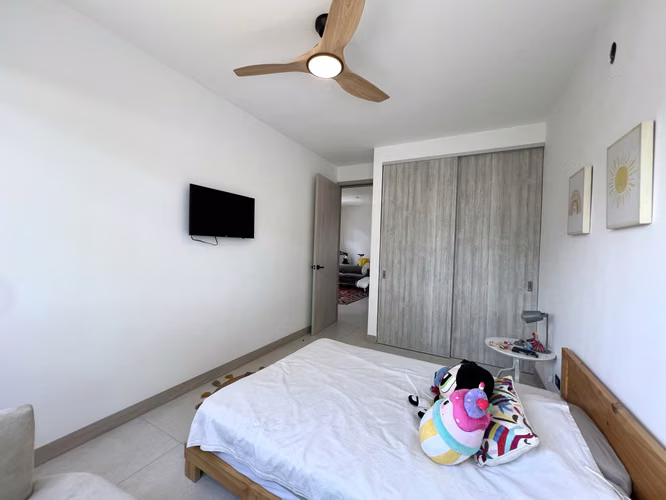 Alquiler de casa en Santa Ana - Lindora Village. Jardín inmenso. ¡Solo 1 mes de uso! 3 habitaciones. - Imagen 15