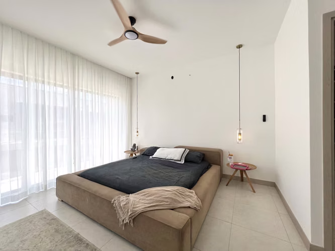 Alquiler de casa en Santa Ana - Lindora Village. Jardín inmenso. ¡Solo 1 mes de uso! 3 habitaciones. - Imagen 12