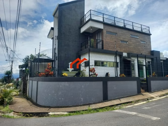 Venta de Casa con Piscina - El Bosque - San Rafael de Oreamuno - Cartago
