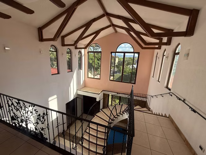 Vendo en Alturas de Cariari casa con vista al golf - Imagen 4