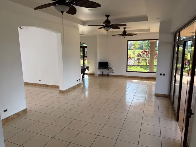 Vendo en Alturas de Cariari casa con vista al golf - Imagen 10